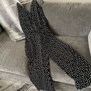 Loft outlet black/ white polka dot wide leg jumpsuit. Elastic waist. Pockets S